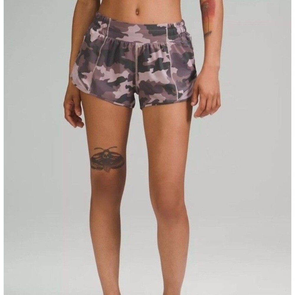 Lululemon Hotty Hot Low-Rise Lined Short 2.5" Heritage 365 Camo Misty Mauve 10